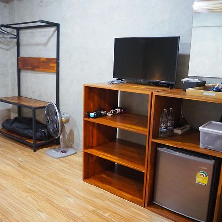 Banmai87 Guest House บ้านไม้87 เกสต์เฮ้าส์ Phranakhonszi Ajutthaja Kültér fotó
