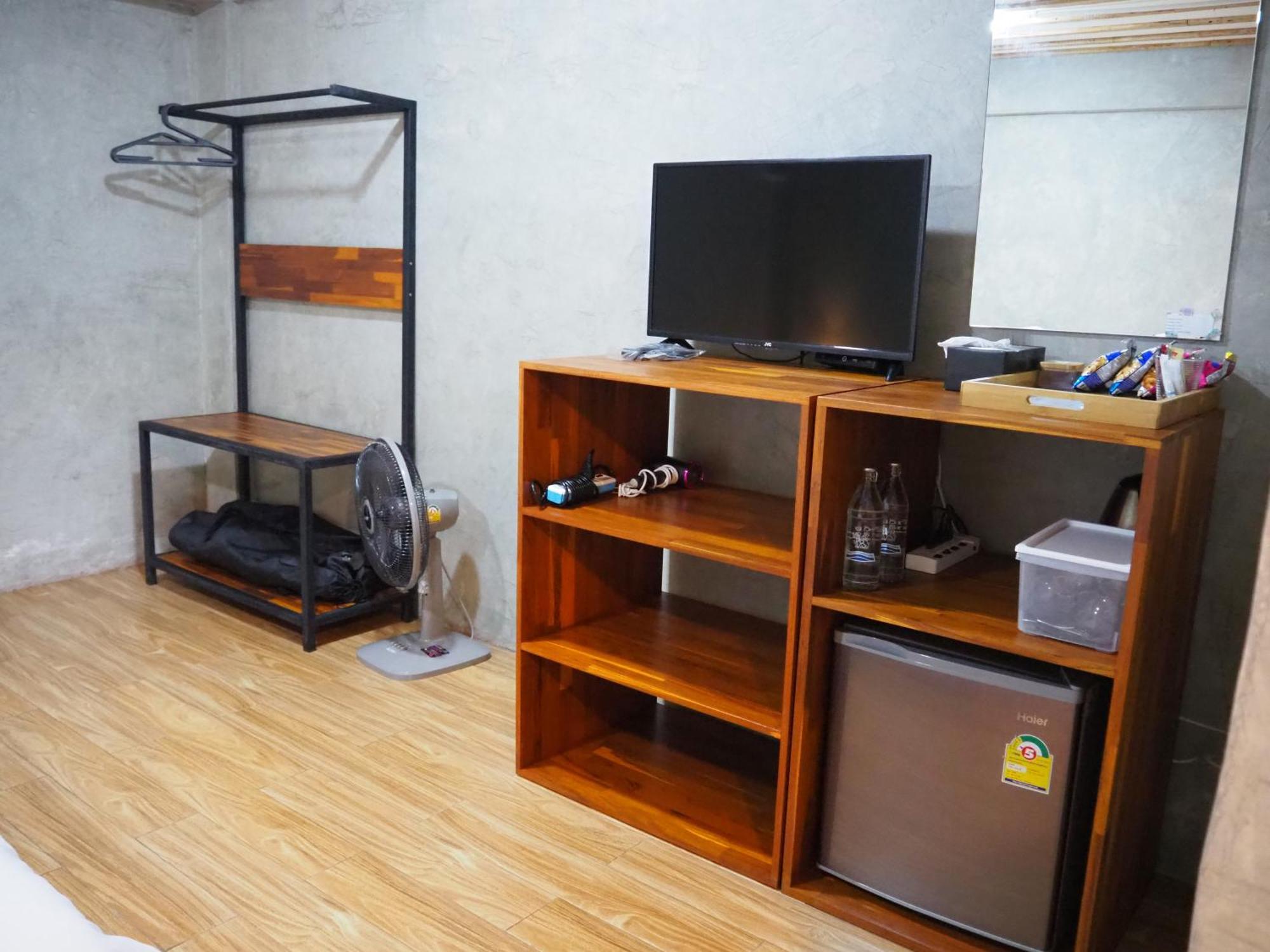 Banmai87 Guest House บ้านไม้87 เกสต์เฮ้าส์ Phranakhonszi Ajutthaja Kültér fotó